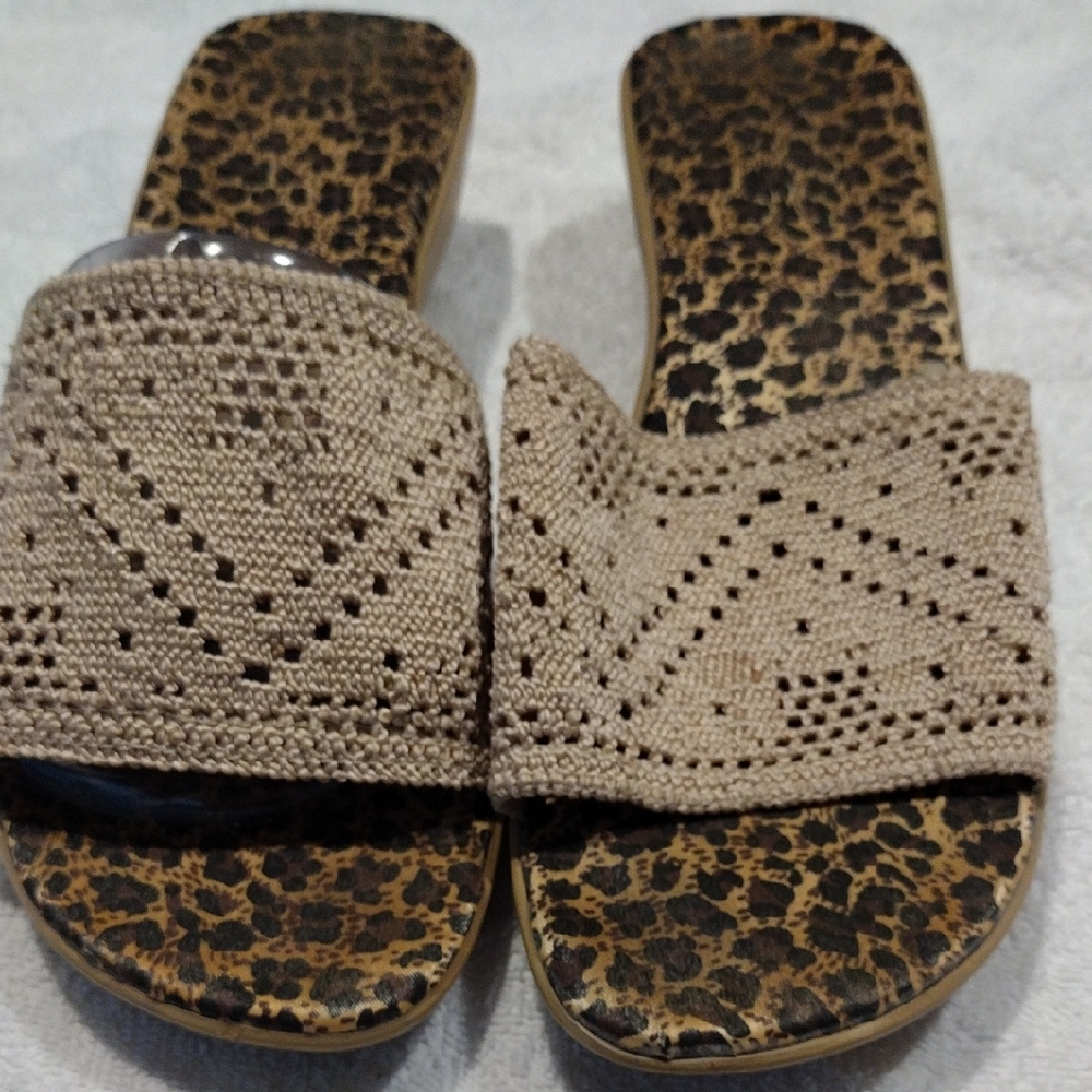 2 For 8 Dollars Sale Vintage Tan Sandals with Woven Textured Knit Pattern - Picture 4 of 4
